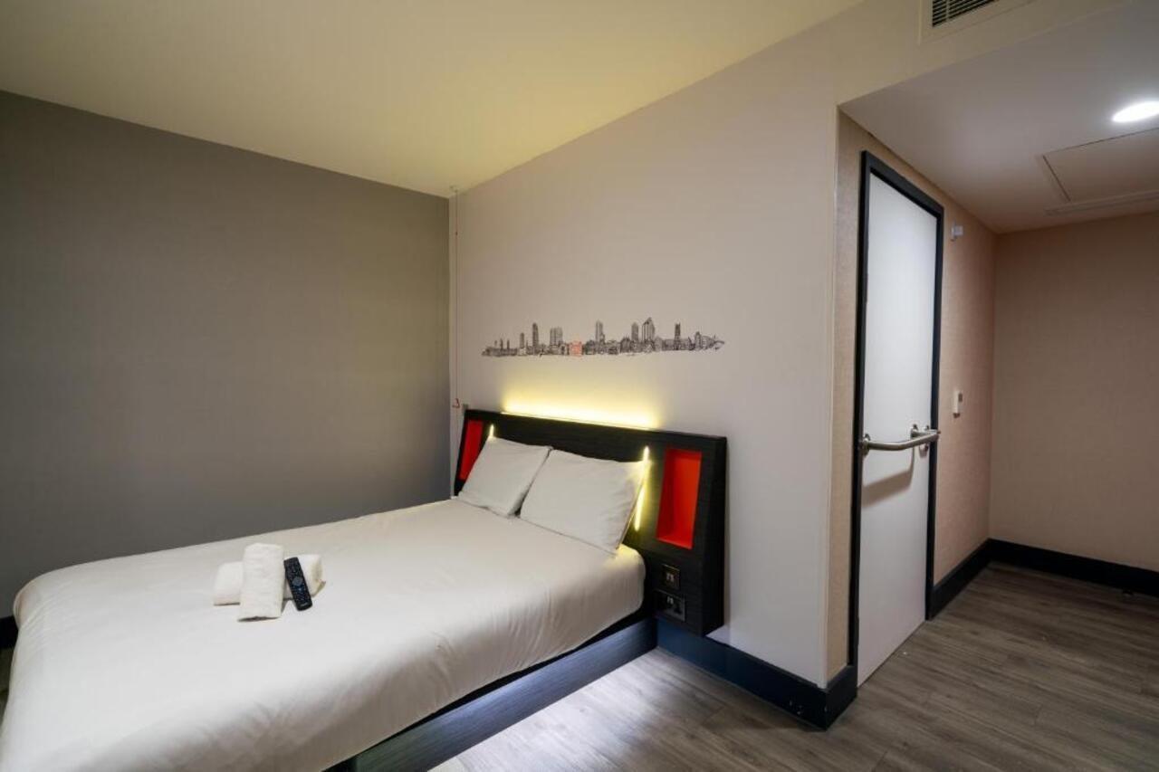 Easyhotel Leeds Leeds  Exterior foto