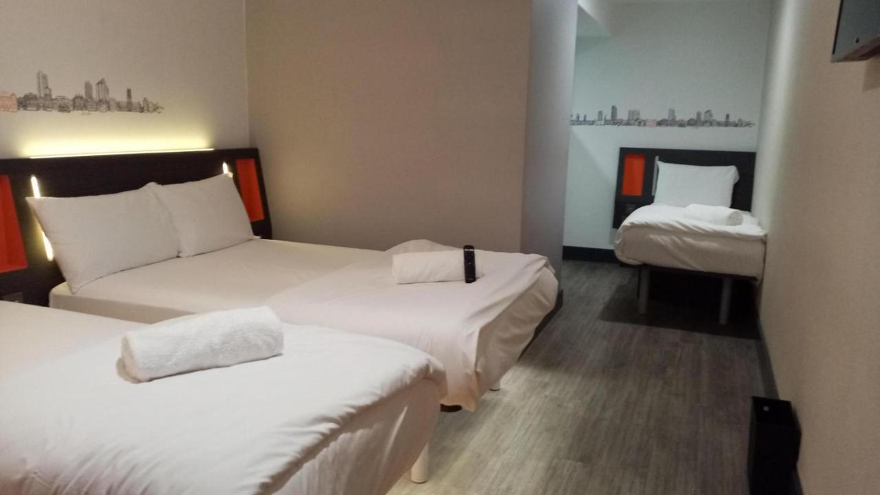 Easyhotel Leeds Leeds  Exterior foto
