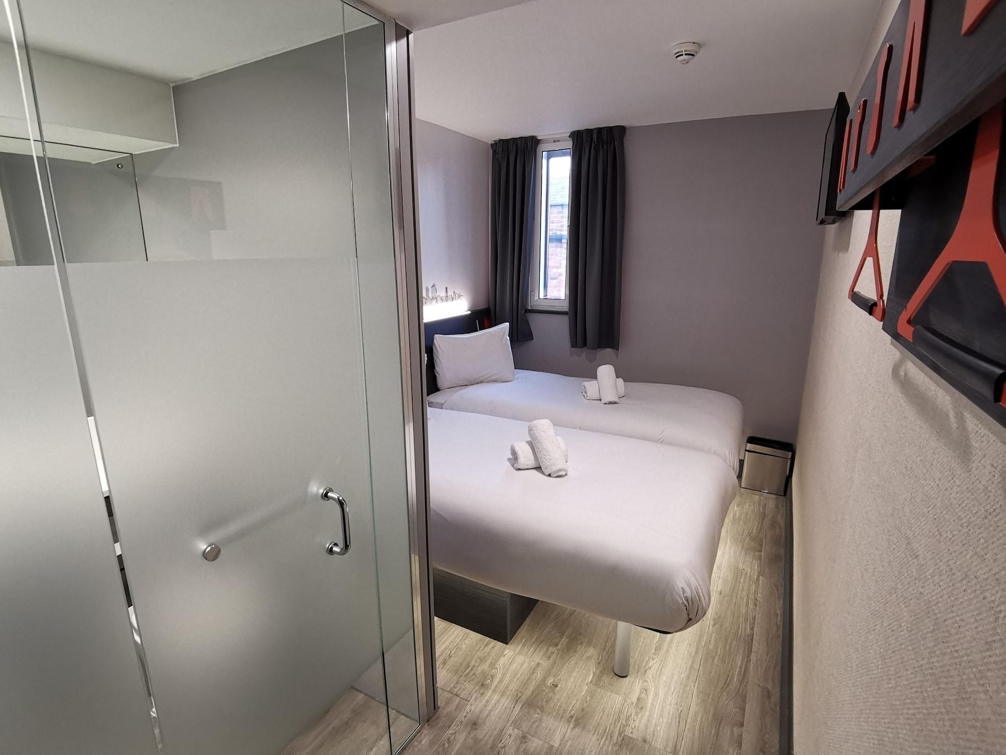 Easyhotel Leeds Leeds  Exterior foto