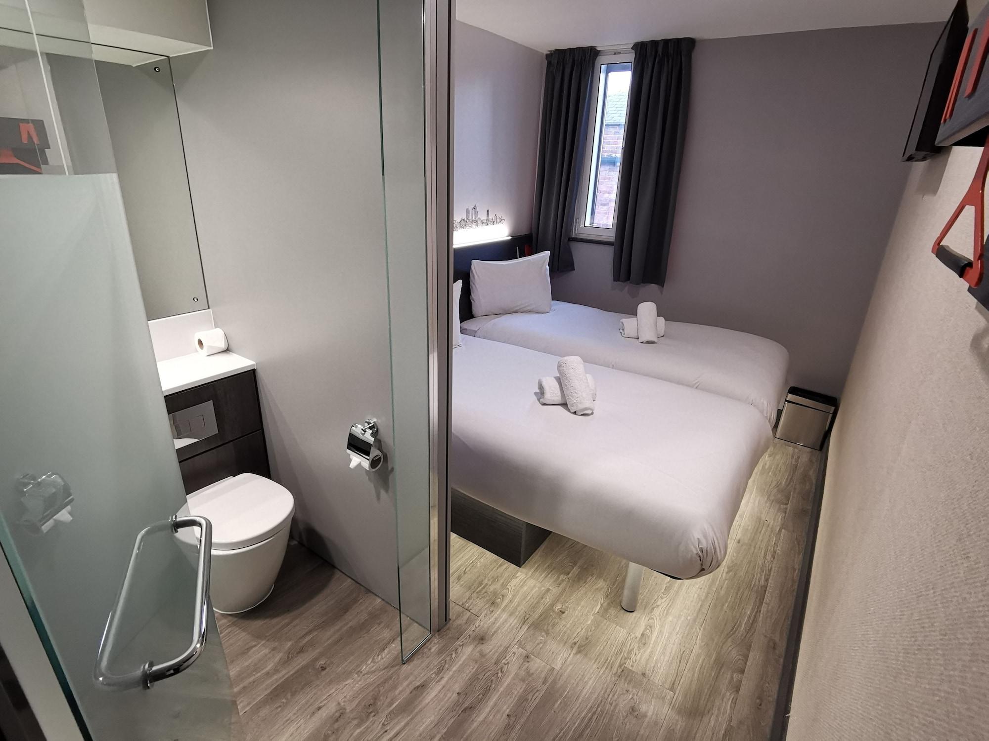 Easyhotel Leeds Leeds  Exterior foto