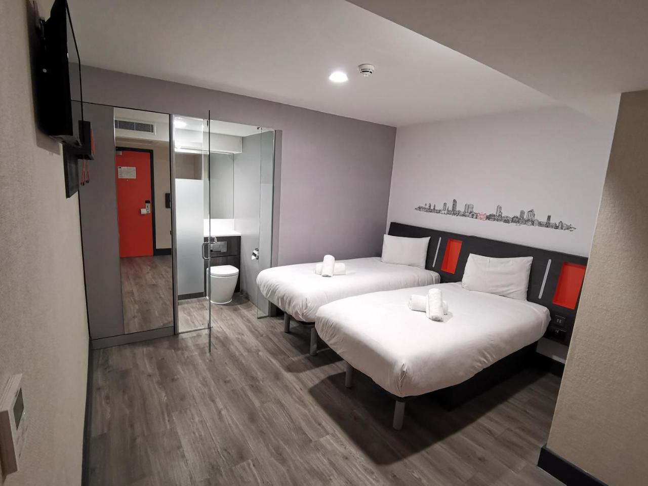 Easyhotel Leeds Leeds  Exterior foto