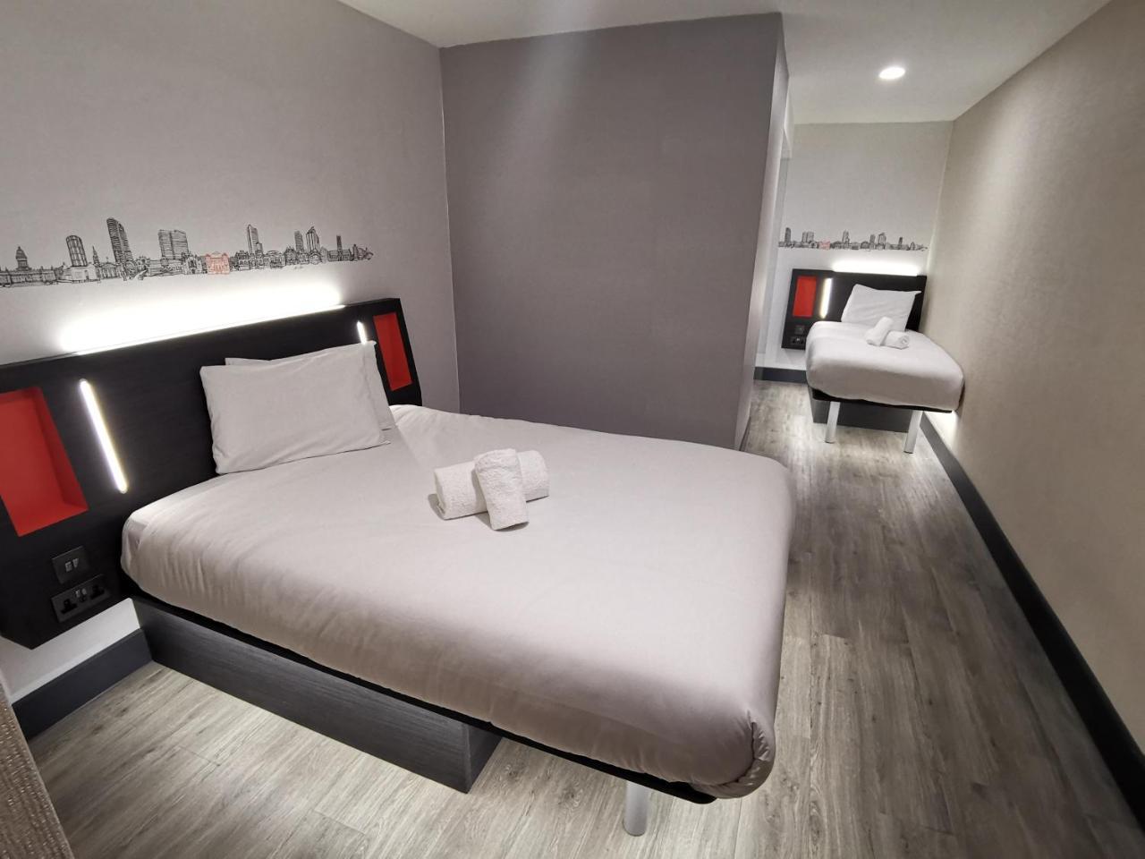 Easyhotel Leeds Leeds  Exterior foto